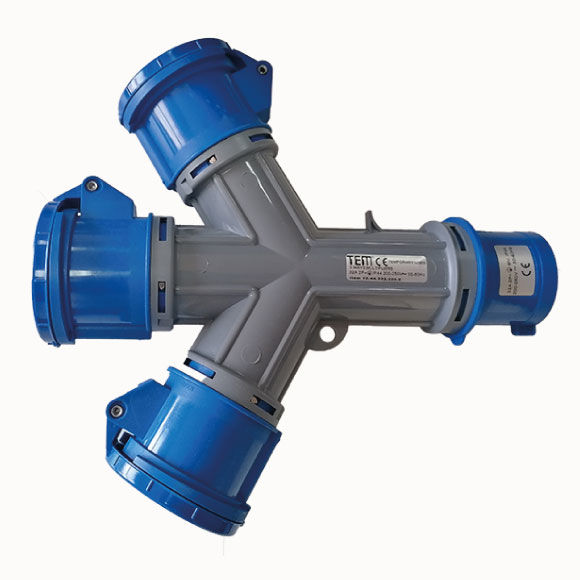 3x32 Plug Entry 3 Way Socket IP44 