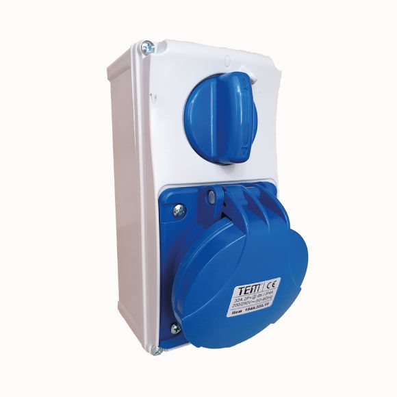 3x32 Vertical Wall Mounting Socket IP44 Sockets with internal locked switches 