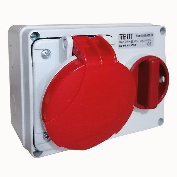 4x32 Horizontal Wall Mounting Socket IP44 Sockets with internal locked switches 