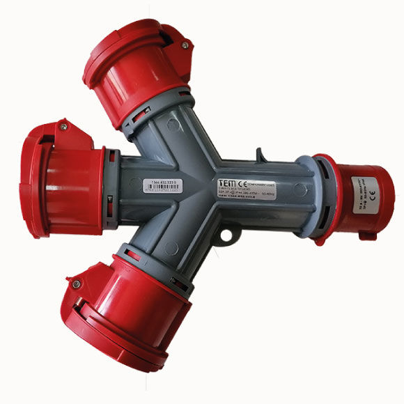 4x32 Plug Entry 3 Way Socket IP44 